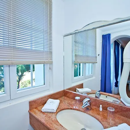 Hoteliere La Pinede Bleue Otel *